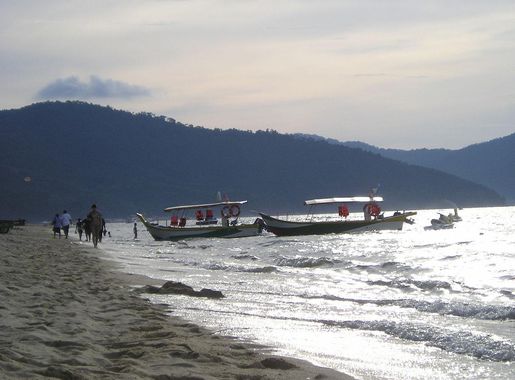 File:Beaches at Batu Ferringhi.jpg - Wikimedia Commons