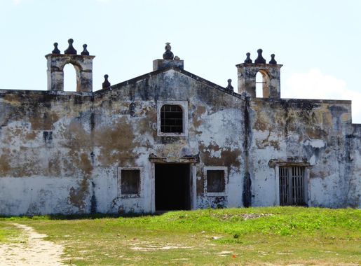 File:Igreja de São Sebastião no Forte São Sebastião, Ilha de Moçambique.jpg  - Wikimedia Commons