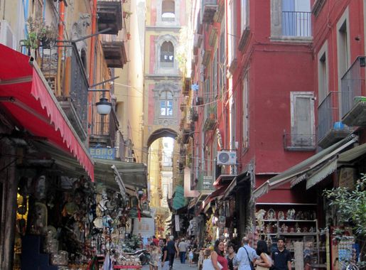 File:Napoli - Via San Gregorio Armeno.JPG - Wikimedia Commons