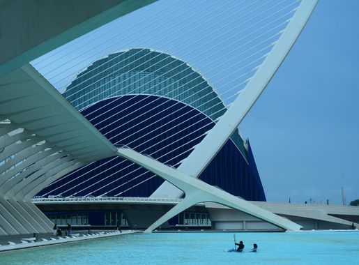 File:The City of Arts and Sciences complex by Santiago Calatrava and Félix  Candela. Valencia, Spain, Southwestern Europe. September 28, 2014-2.jpg -  Wikimedia Commons