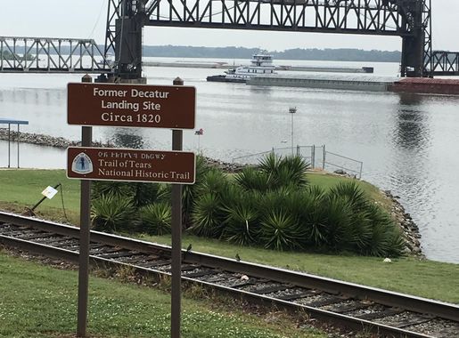 File:Former Decatur Landing Site on the banks of Wheeler Lake, along the  Tennessee River in Decatur, Alabama  (e61359b3-601f-4534-a5f8-79d54b0d4cd2).JPG - Wikimedia Commons