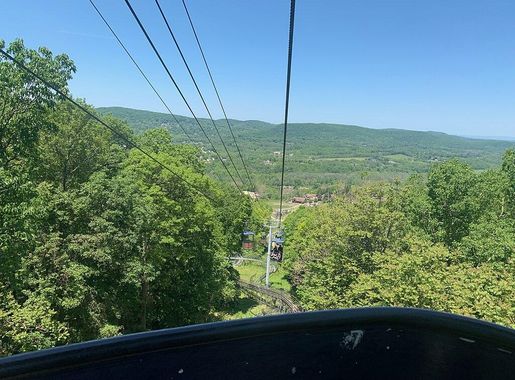 File:Mountain Creek Vernon NJ Ski Lift Summer 1.jpg - Wikimedia Commons