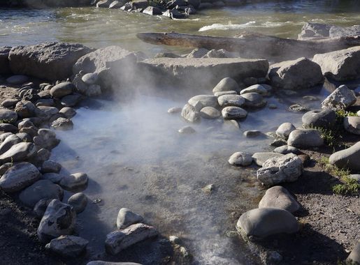 File:Pagosa Hot Springs rock pool on the banks of the San Juan River.jpg -  Wikimedia Commons