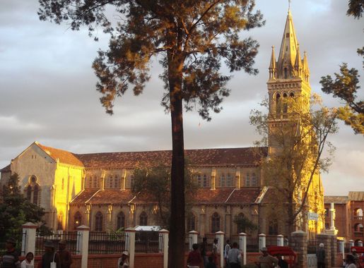File:Antsirabe Cathedral 02.jpg - Wikimedia Commons