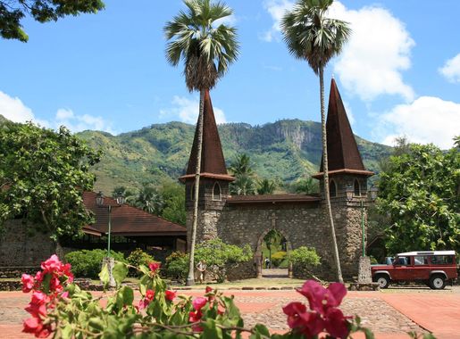 Fichier:Nuku Hiva - Cathédrale Notre-Dame de Taiohae - 20061109.jpg —  Wikipédia