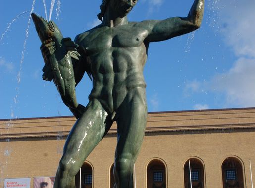 File:Poseidonstatyn i Göteborg 05.JPG - Wikimedia Commons