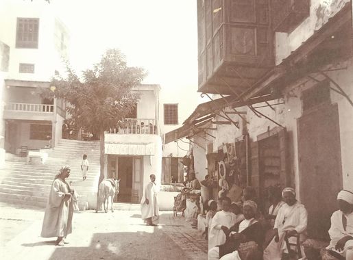 File:Gloeden, Wilhelm von (1856-1931) - n. 2574 recto - Café des Nattes,  Tunisi. Cm 18x24. Alinari.jpg - Wikimedia Commons
