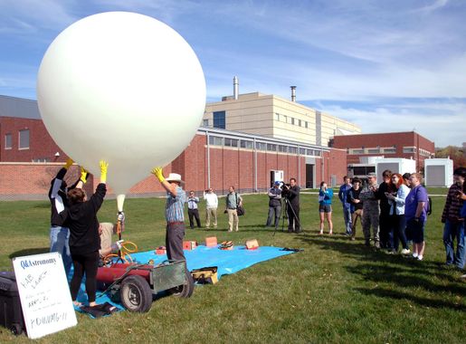Team Offutt assists high school students with high aspirations > 557th  Weather Wing > Article Display