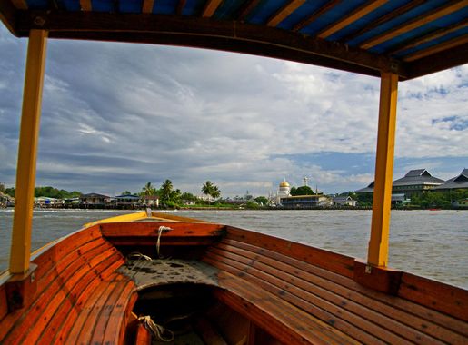 File:On the water. Brunei. (13133128304).jpg - Wikimedia Commons