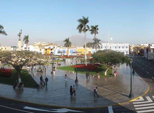 File:Trujillo-Peru1.jpg - Wikimedia Commons