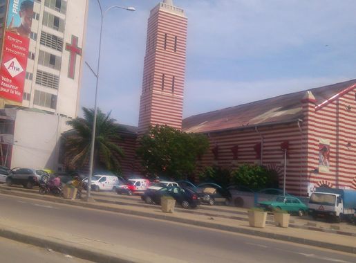 Fichier:Eglise Notre Dame des Apôtres Cotonou.JPG — Wikipédia