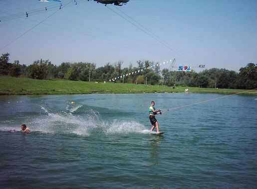 Datoteka:Belgrade Ada Water skiing.jpg – Wikipedija/Википедија