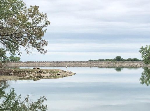 File:Marion Co Park Kansas dam lake view.jpg - Wikimedia Commons