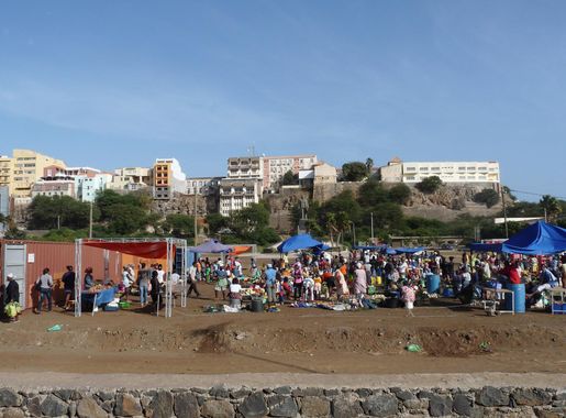 File:Praia-Plateau.jpg - Wikimedia Commons