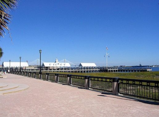 File:Charleston-SC-Waterfront-Park.jpg - Wikimedia Commons
