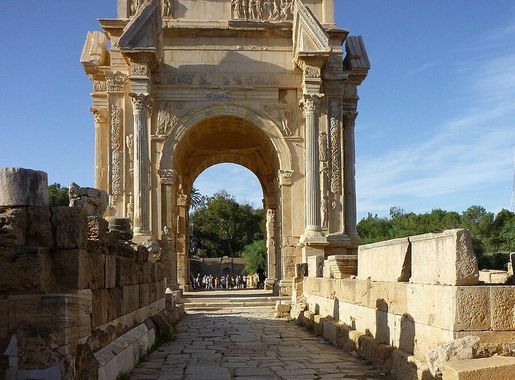 File:Leptis Magna - Triumphbogen des Septimius Severus 203 n. Chr. 03.jpg -  Wikimedia Commons