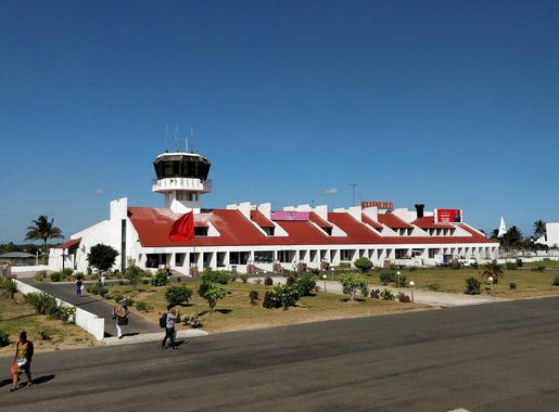 File:Quelimane Airport, Mozambique 01.jpg - Wikimedia Commons