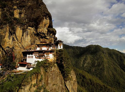 File:The Tiger's Nest ( Paro Taktsang ).jpg - Wikimedia Commons