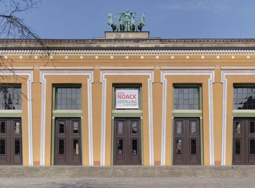 File:Facade af Thorvaldens Museum.jpg - Wikimedia Commons