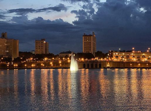 File:Downtown-Lakeland.jpg - Wikimedia Commons