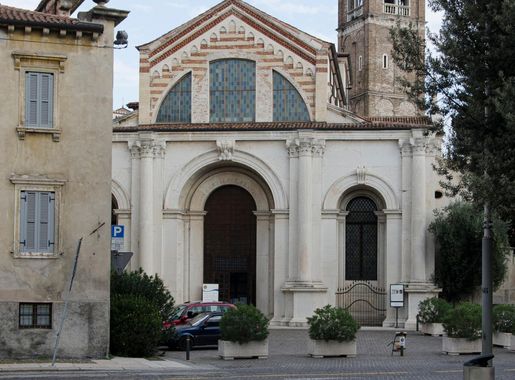 File:Chiesa di Santa Maria in Organo - esterno (2).jpg - Wikimedia Commons