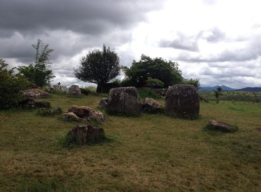 File:Laos phonsavan plain of jars 2.jpg - Wikimedia Commons