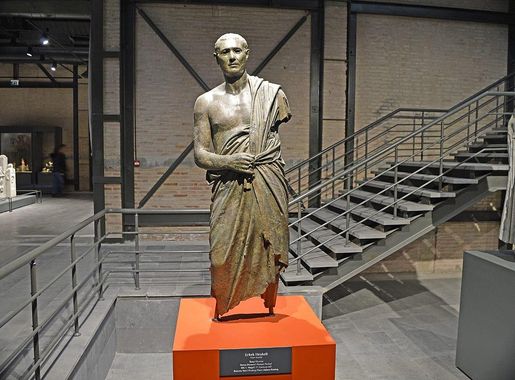 File:Adana Archaeology Museum.jpeg - Wikimedia Commons