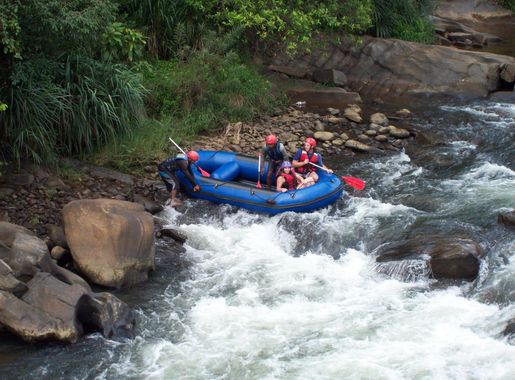 File:Kelani Ganga Rafting - panoramio.jpg - Wikimedia Commons