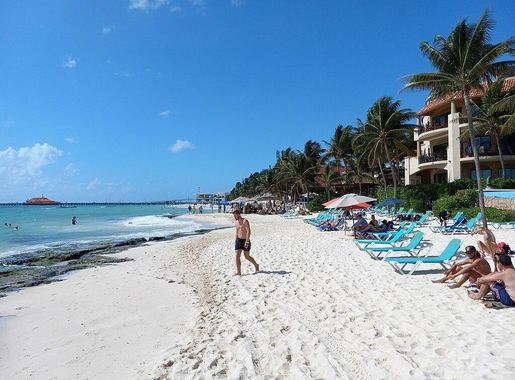 File:Playa-del-carmen-beach.jpg - Wikimedia Commons