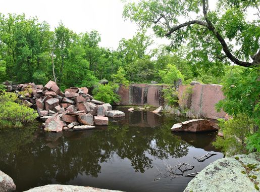 File:Elephant Rocks quarry-20140524-pano1.jpg - Wikimedia Commons