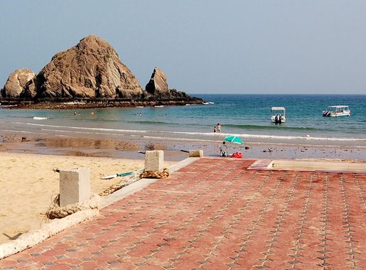 File:Al Aqah Beach, Fujairah, 2007 (01).jpg - Wikimedia Commons