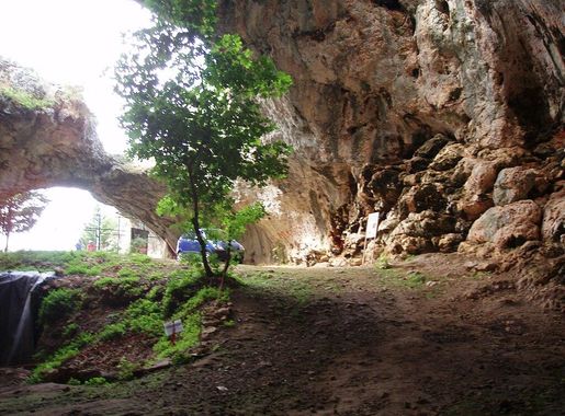 File:Vela Spila.JPG - Wikimedia Commons