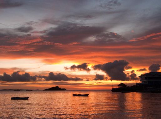 File:Malapascua Island, Ethereal sunset over Visayan Sea, Philippines.jpg -  Wikimedia Commons