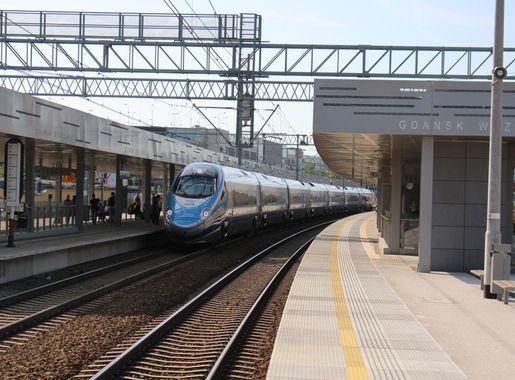 File:Gdańsk Wrzeszcz station May 2016.jpg - Wikimedia Commons