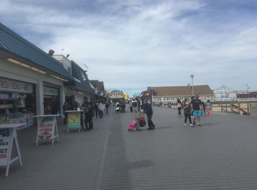 File:Point Pleasant Beach boardwalk looking north toward Jenkinson's  Aquarium.jpg - Wikimedia Commons