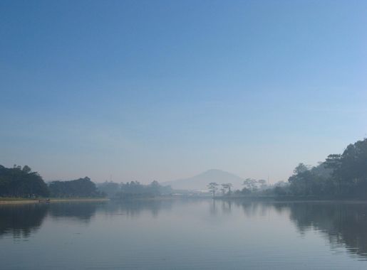 Tập tin:Xuan Huong Lake 08.jpg – Wikipedia tiếng Việt