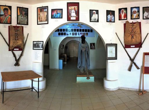 File:Niger, Dosso (36), museum, main hall.jpg - Wikimedia Commons