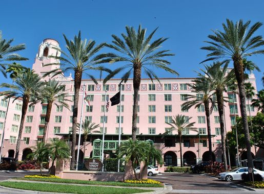 File:Historic Vinoy Park Hotel, St. Petersburgh, FL.jpg - Wikimedia Commons