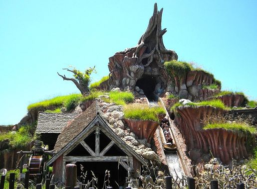 File:Splash Mountain at Disneyland.JPG - Wikimedia Commons