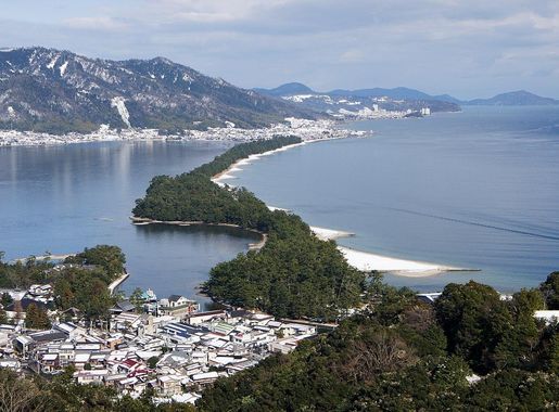Datei:Amanohashidate view from Mt Moju02s3s4592.jpg – Wikipedia