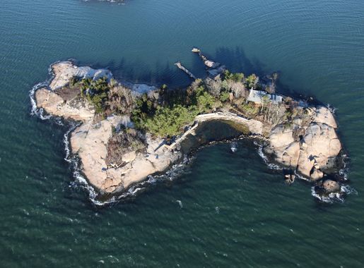 File:Stewart B. McKinney National Wildlife Refuge-Outer Island (CT).jpg -  Wikimedia Commons