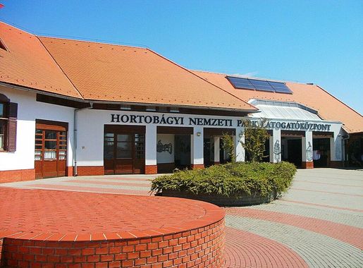 File:Hortobágyi Nemzeti Park Látogatóközpont 05.JPG - Wikimedia Commons