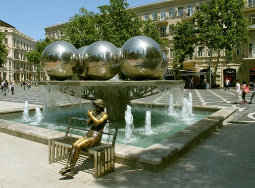 File:Fountains Square, Baku 1.JPG - Wikimedia Commons