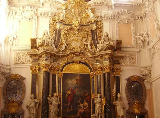 File:Würzburg Dom St. Kilian Innen Seitenaltar.JPG - Wikimedia Commons