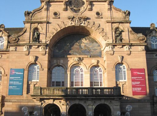 File:Staatstheater Nurnberg Entrance.JPG - Wikimedia Commons