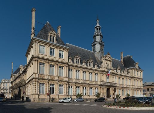 File:Hôtel de Ville de Reims, South View 20140306 2.jpg - Wikimedia Commons