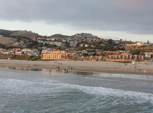 File:View of Pismo Beach as seen from the pier 20110805 1.jpg - Wikimedia  Commons