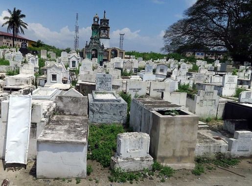 File:Abari cemetery, Lagos.jpg - Wikimedia Commons
