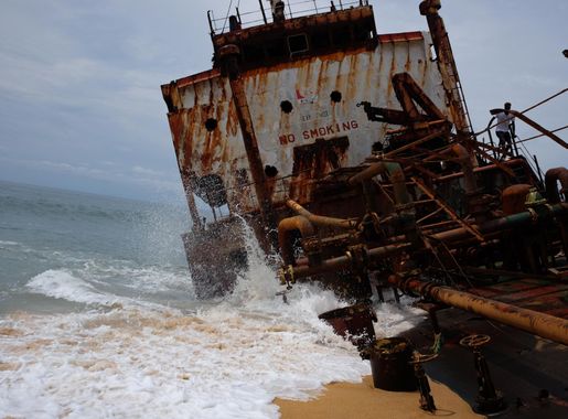 File:Tamaya 1 Shipwreck, Robertsport, Liberia 03.jpg - Wikimedia Commons