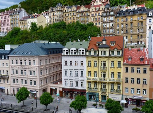 File:Karlovy Vary downtown 2..jpg - Wikimedia Commons
